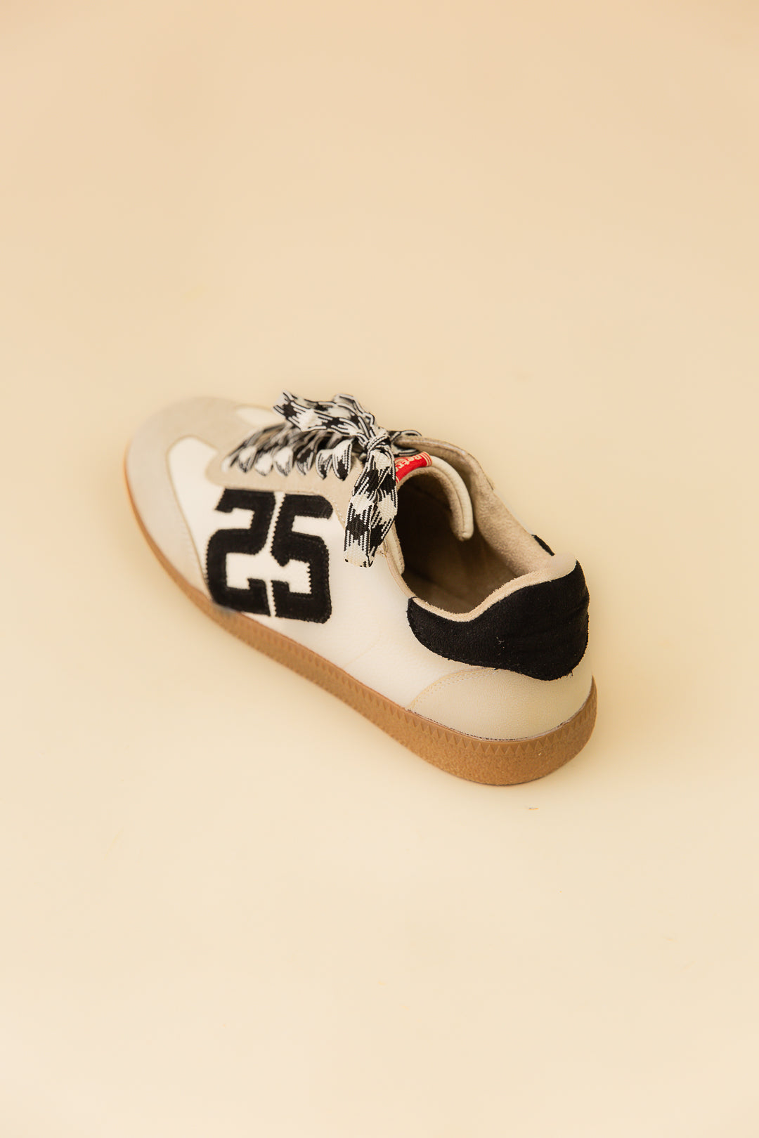 Retro 25 Sneaker