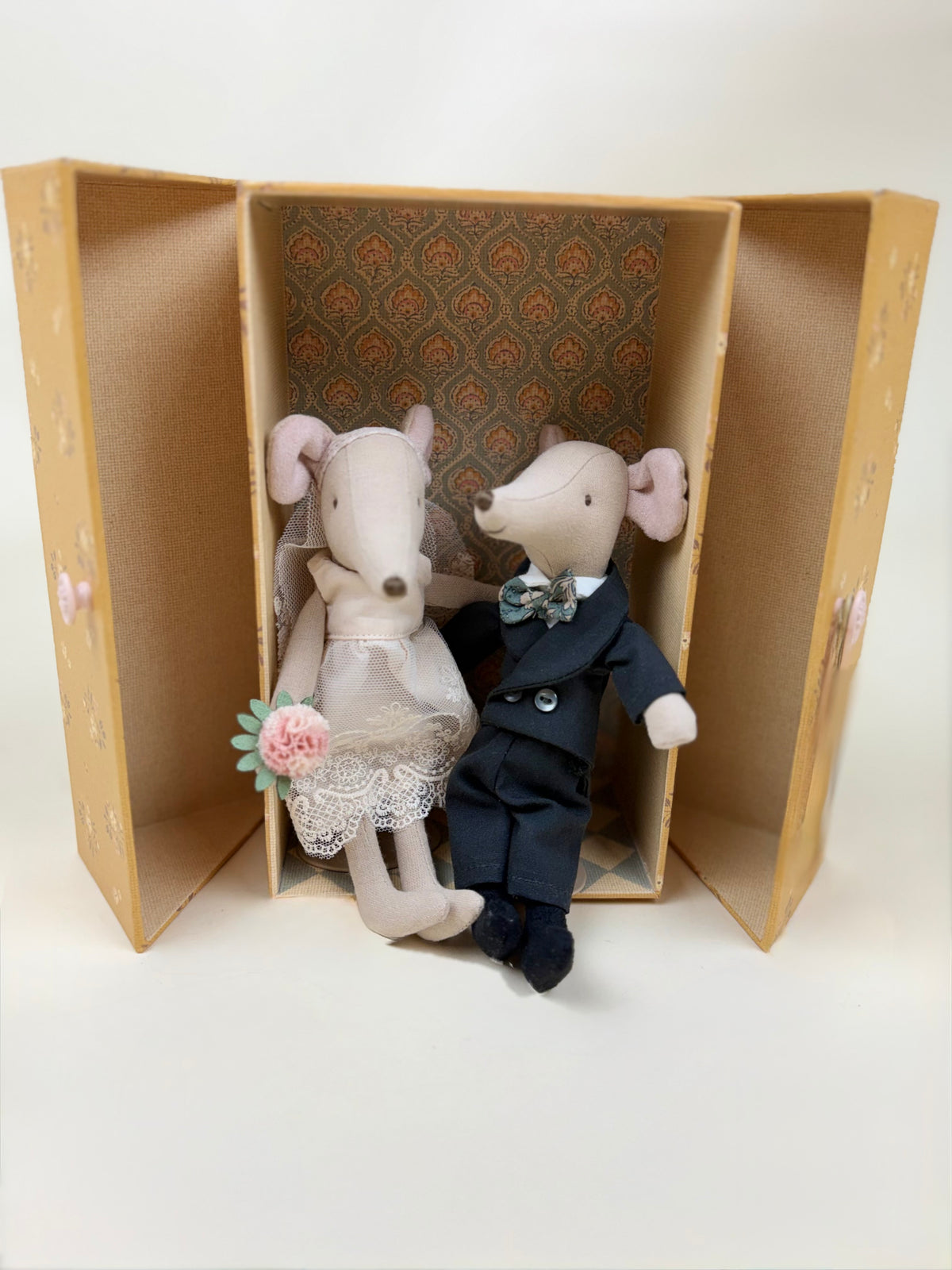 Wedding Mice Couple In Box Mum & Dad