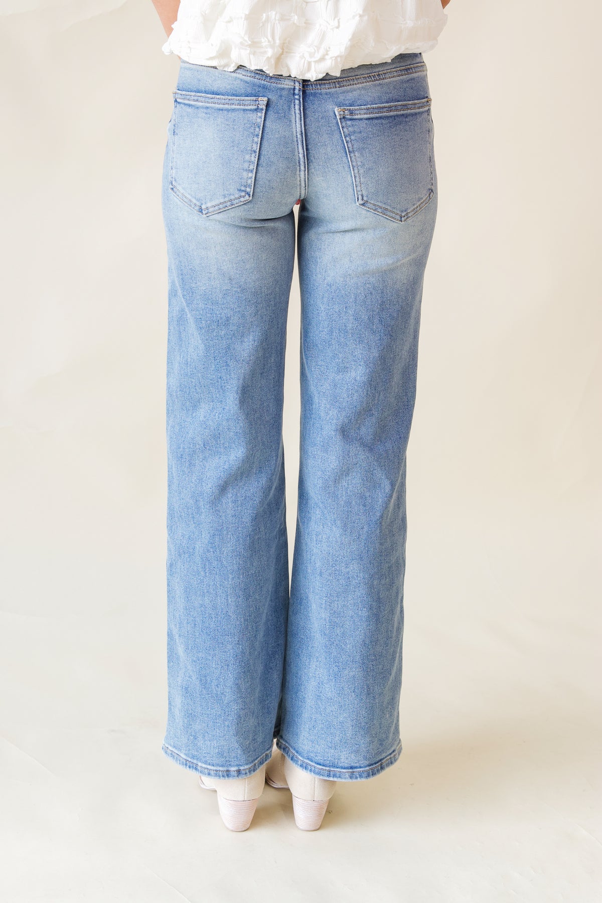 Lara Mid Rise Leg Jeans