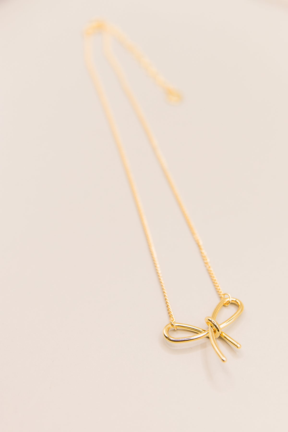 Slim Bow Pendant Short Necklace