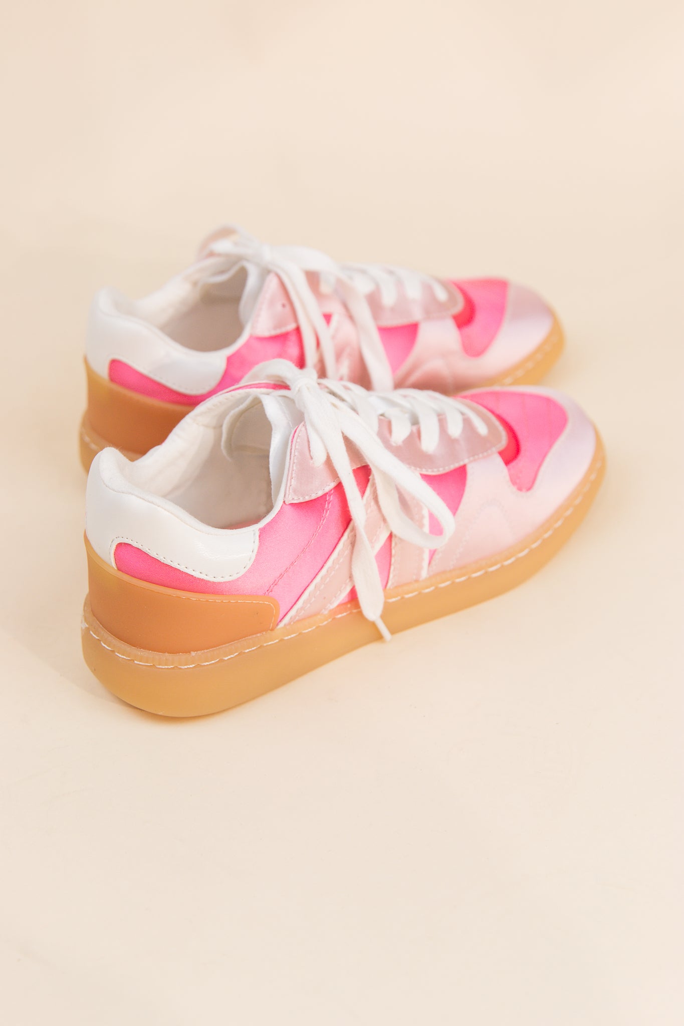 スニーカー Vivienne Westwood Women's Low Top Sneakers Pink 75020005WW00 Vesta Sneaker – Willow House Boutique