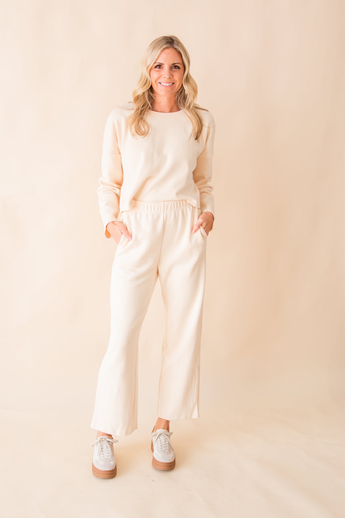 Relaxed Stay Wide Leg Sweat Pants