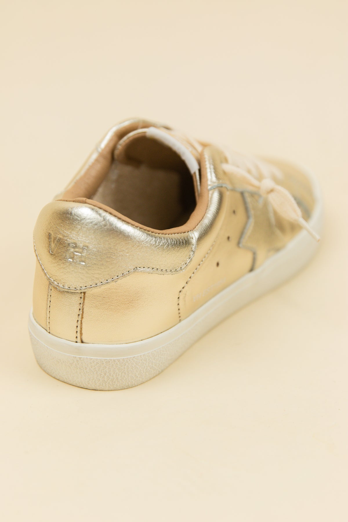 Fae 4 Gold Pebbled Sneaker