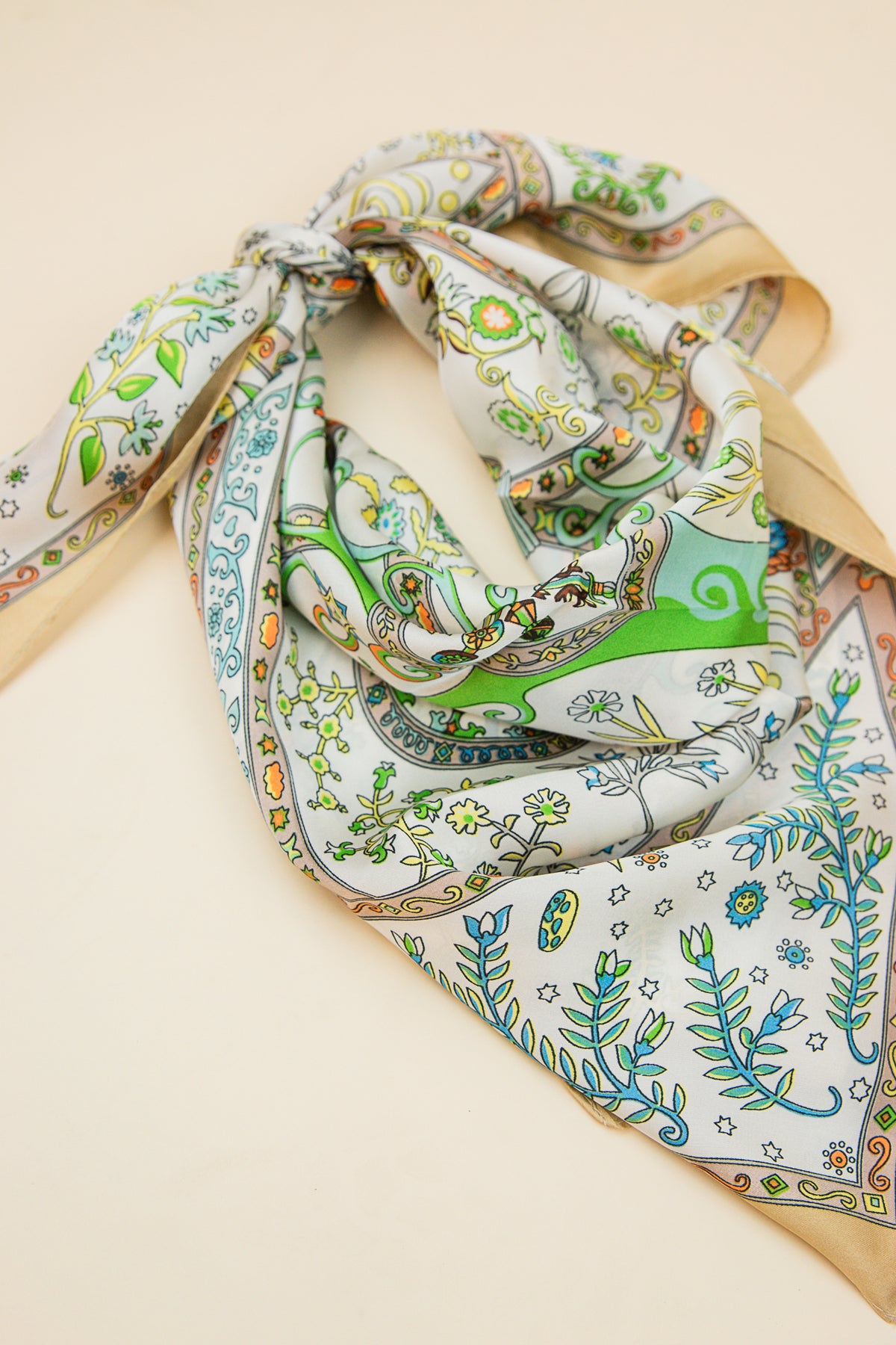 Scarvii Vintage Pattern Square Scarf