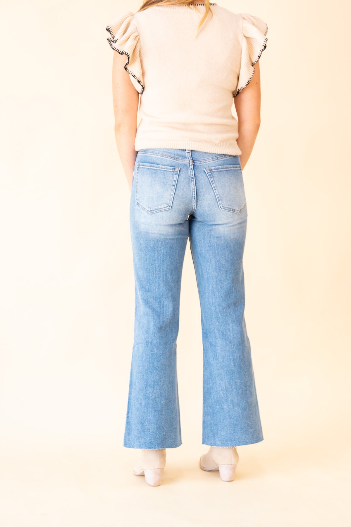 High Rise Wide Leg Jeans w Raw Hem