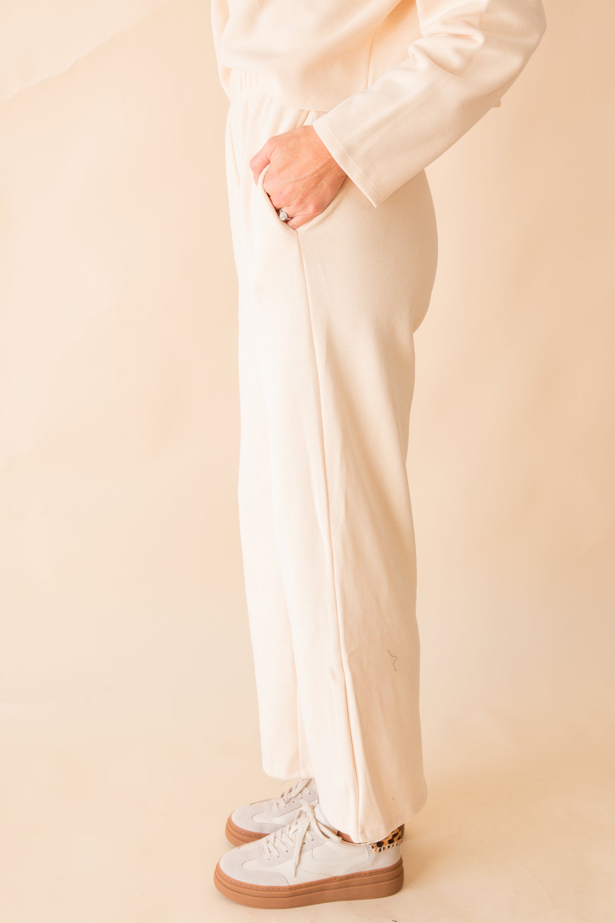 Relaxed Stay Wide Leg Sweat Pants