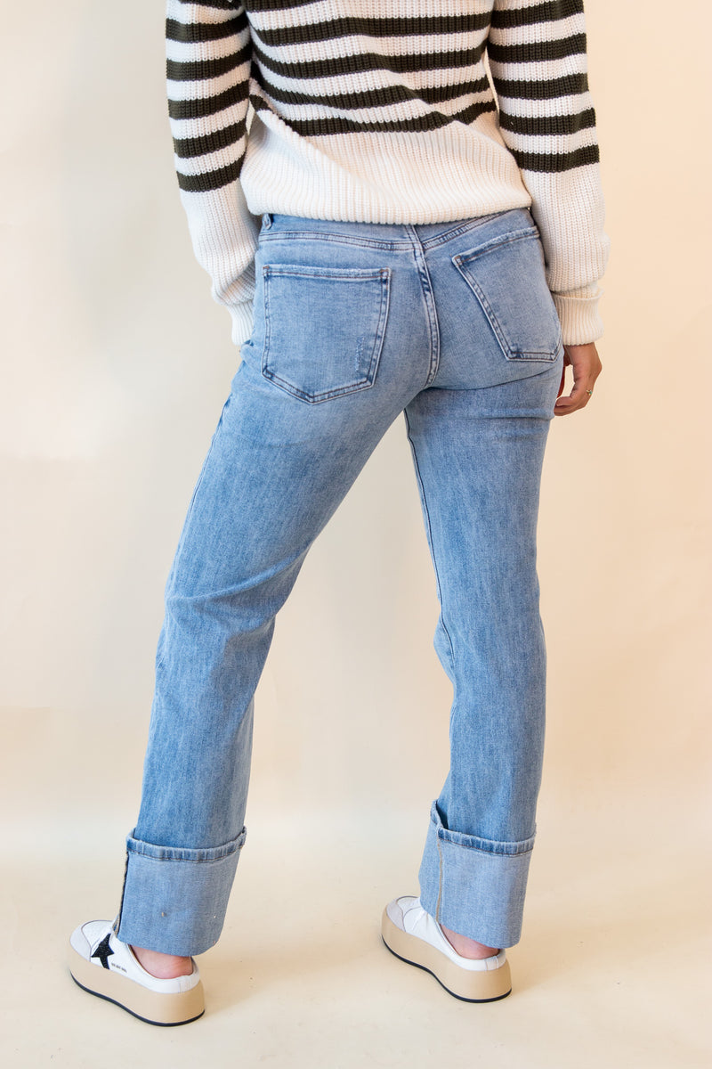 Flora Mid Rise Straight Jeans w Cuff