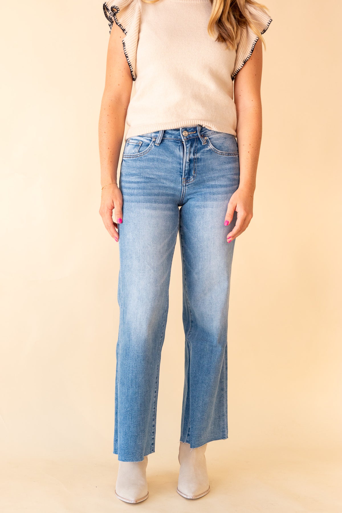 High Rise Wide Leg Jeans w Raw Hem