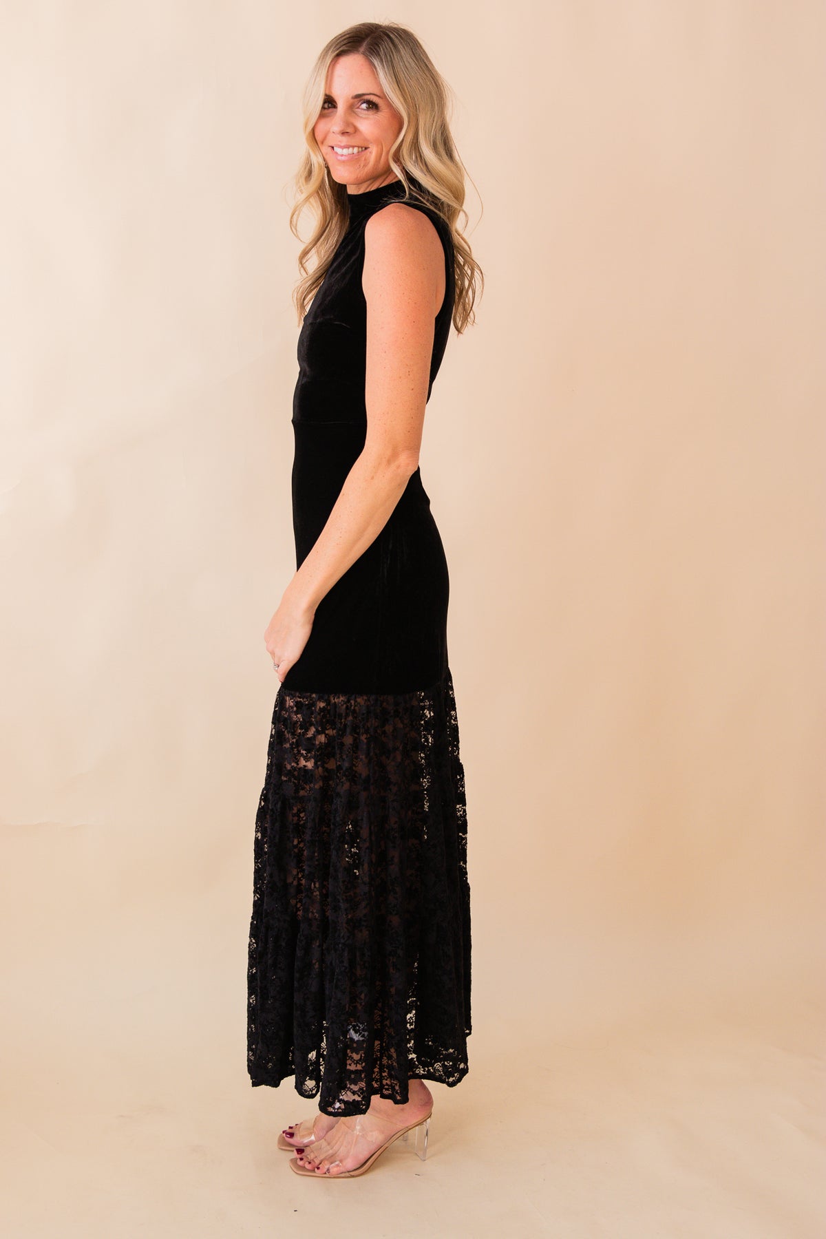 At Dusk Velvet Lace Cntrst Maxi Dress