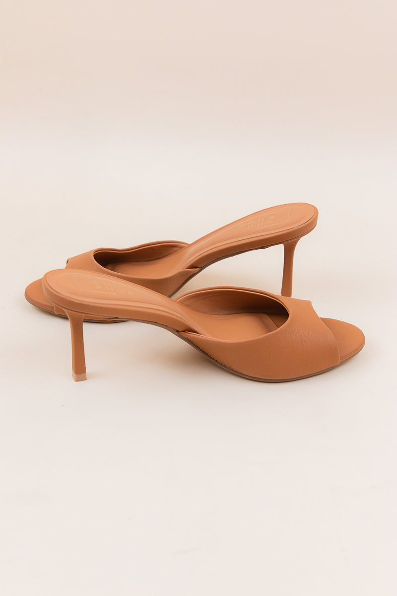 Elaine Heel