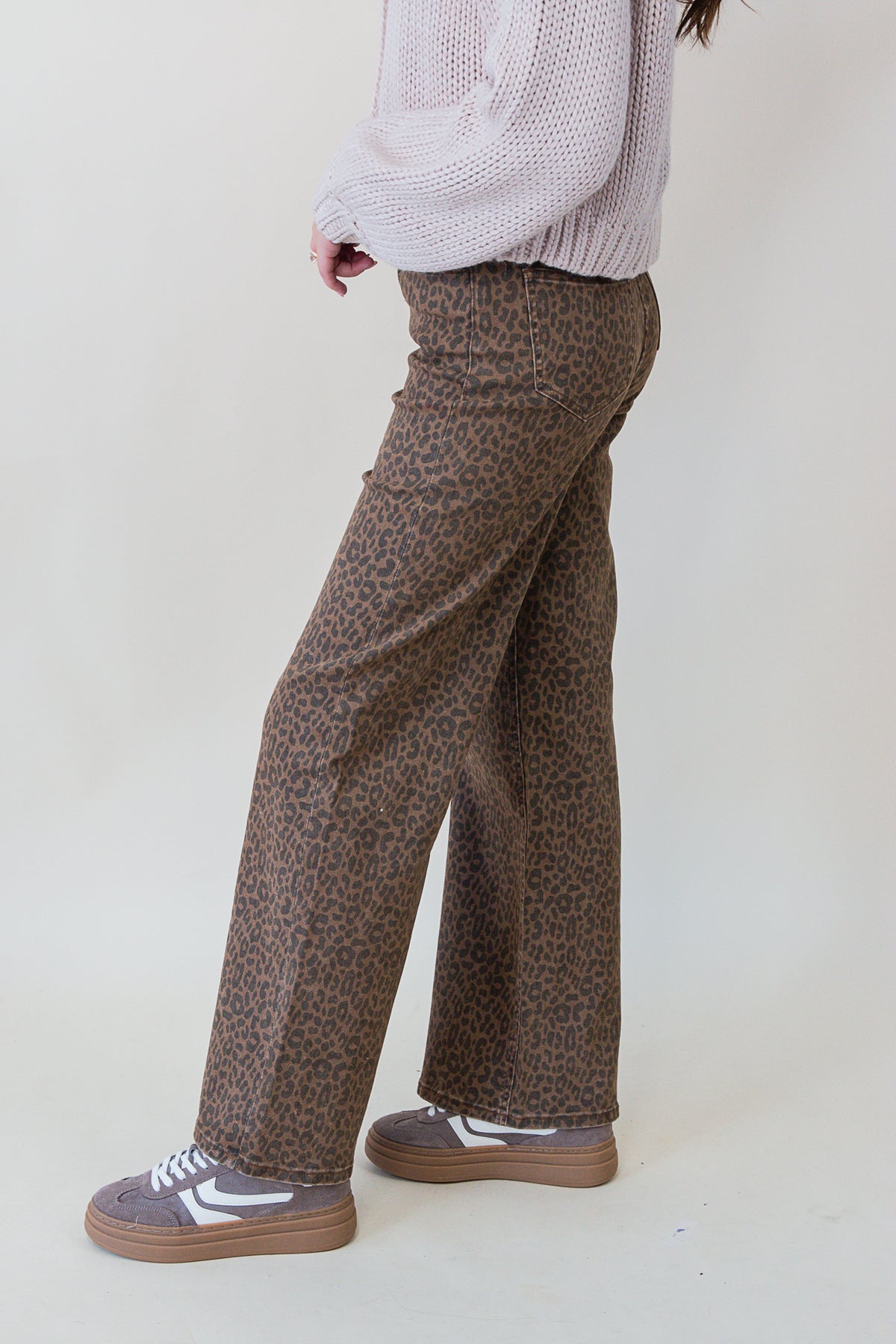 Jj Super High Wide Leg Leopard Jean