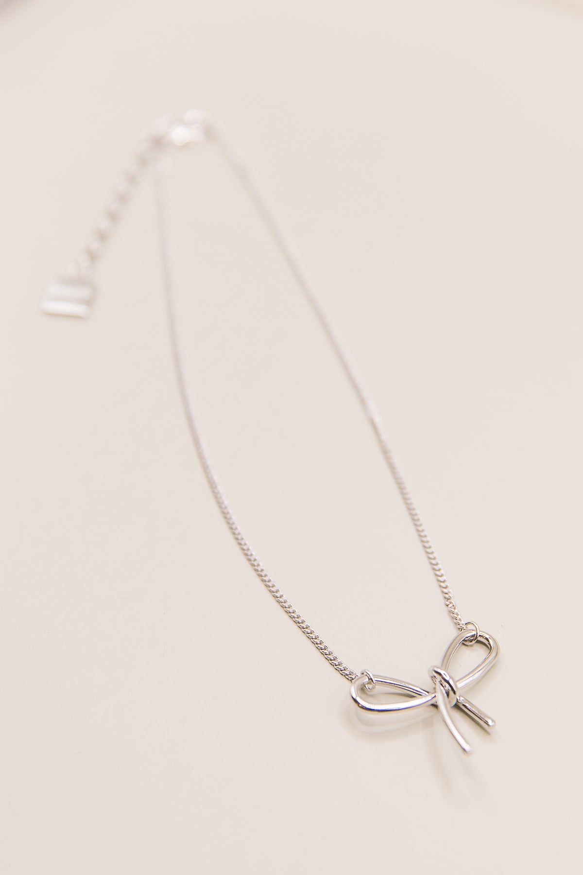 Slim Bow Pendant Short Necklace